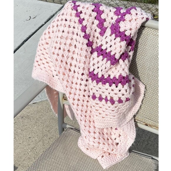 Vtg Afghan Granny Square Blanket 3’x5’  70s Crocheted Cottage Core Pink Purple - Picture 2 of 14